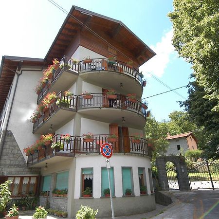 Albergo Sichi กูติญาโน ภายนอก รูปภาพ